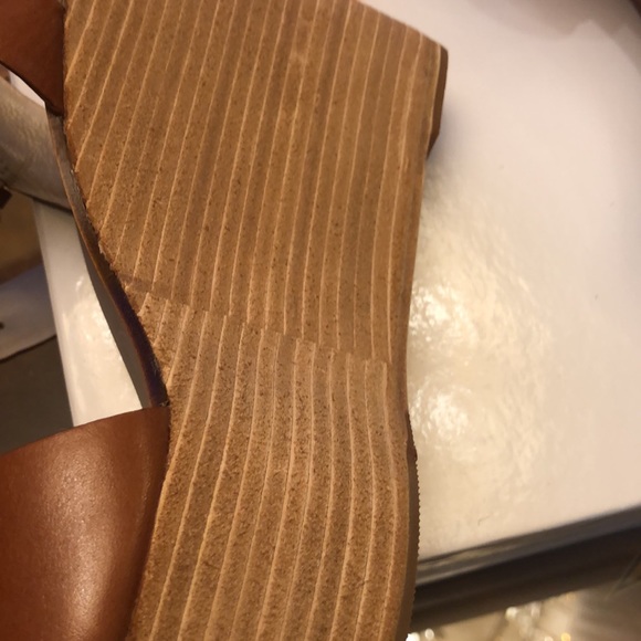 New with tags, MichaelKors wedge sandal i - Picture 4 of 9